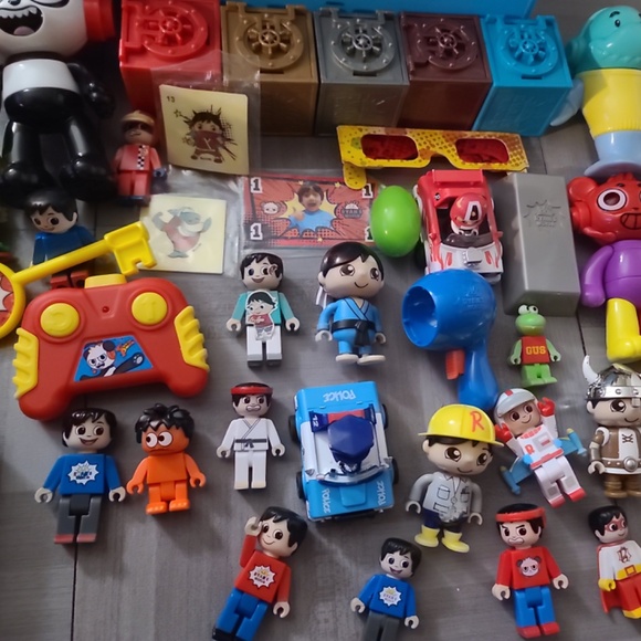 Ryan's World Super Surprise Toy Safe - Picture 2 of 5